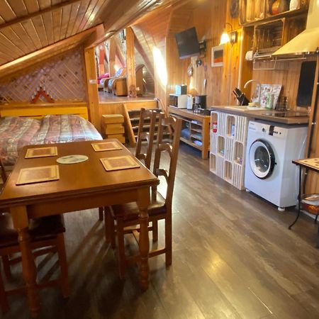 דירות בראשוב Wooden Attic מראה חיצוני תמונה