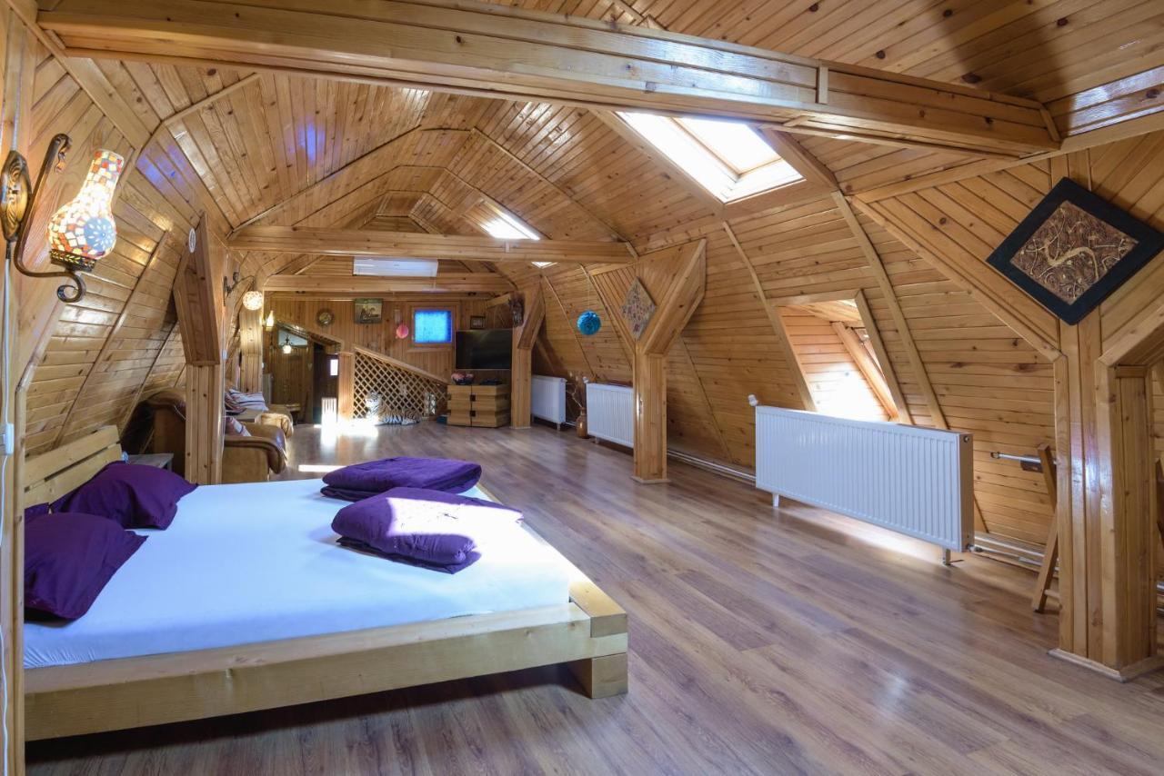 דירות בראשוב Wooden Attic מראה חיצוני תמונה
